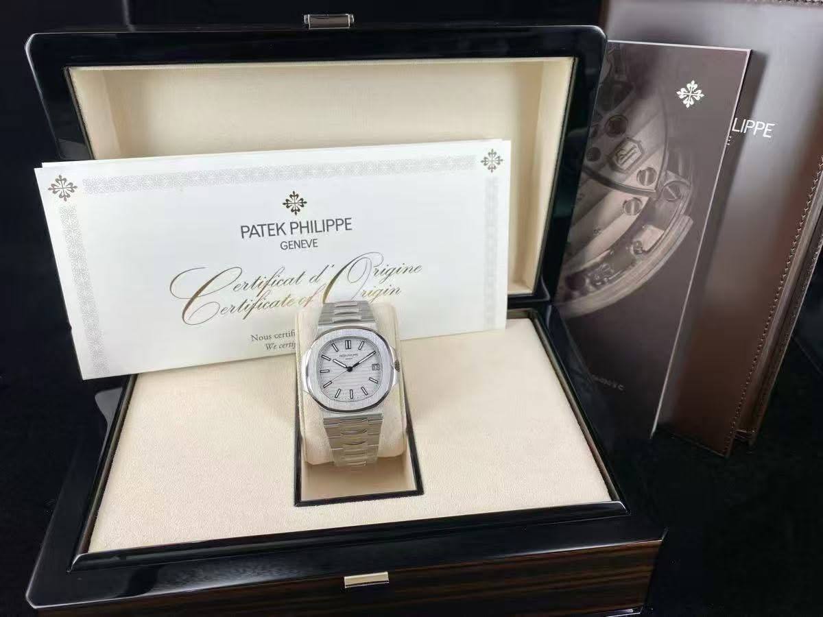 百達翡麗 Nautilus 5711/1A「Piano White」白面鋼王
